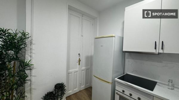 Piso de 5 habitaciones en alquiler en Trafalgar, Madrid