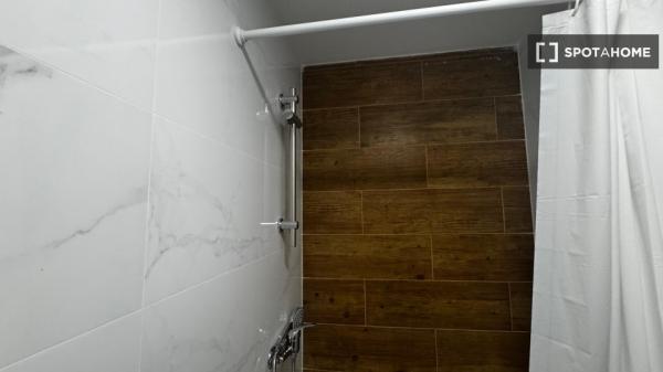 Piso de 5 habitaciones en alquiler en Trafalgar, Madrid