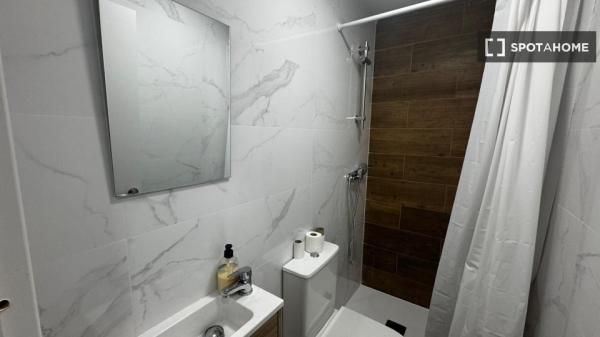 Piso de 5 habitaciones en alquiler en Trafalgar, Madrid