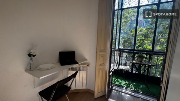 Piso de 5 habitaciones en alquiler en Trafalgar, Madrid