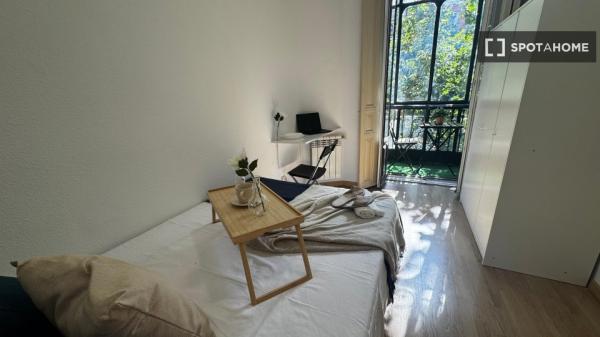 Piso de 5 habitaciones en alquiler en Trafalgar, Madrid