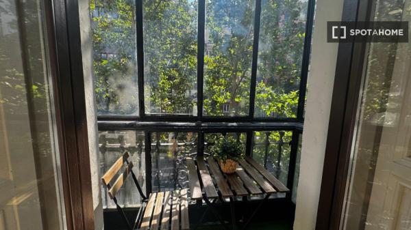 Piso de 5 habitaciones en alquiler en Trafalgar, Madrid