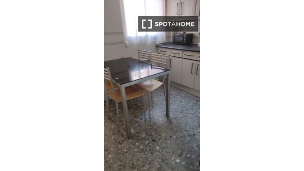 Habitación en piso compartido de 4 habitaciones, Alcalá