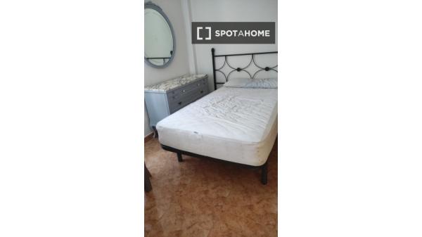 Habitación en piso compartido de 4 habitaciones, Alcalá