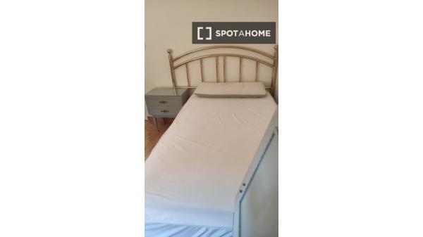 Habitación en piso compartido de 4 habitaciones, Alcalá