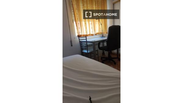 Habitación en piso compartido de 4 habitaciones, Alcalá