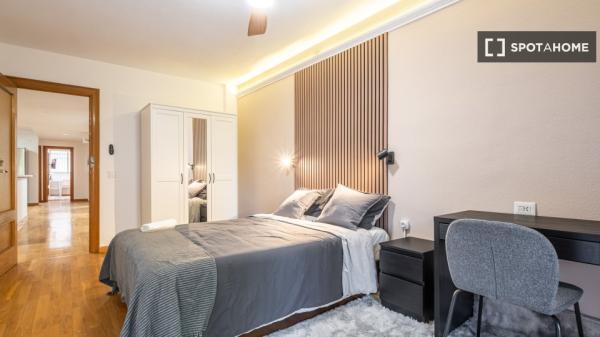 Piso en alquiler en Alicante, 6 habitaciones.