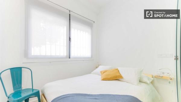 Piso de 2 dormitorios en alquiler en Torrefiel, Valencia.