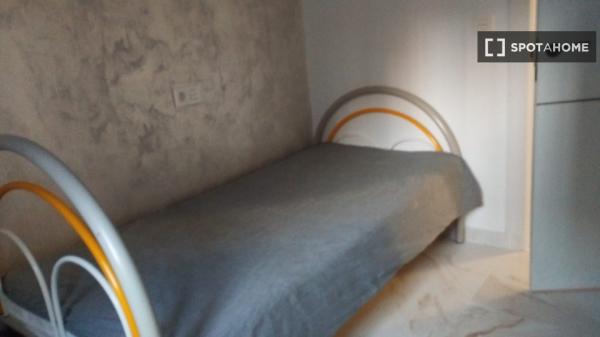 Habitación en piso compartido en Sevilla