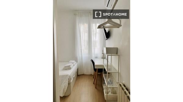 Habitación en piso compartido en Palacio, Madrid