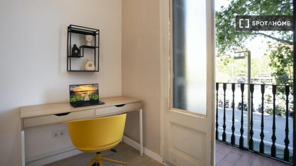 Habitación en piso compartido en barcelona.