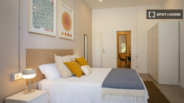 Habitación en piso compartido en barcelona.