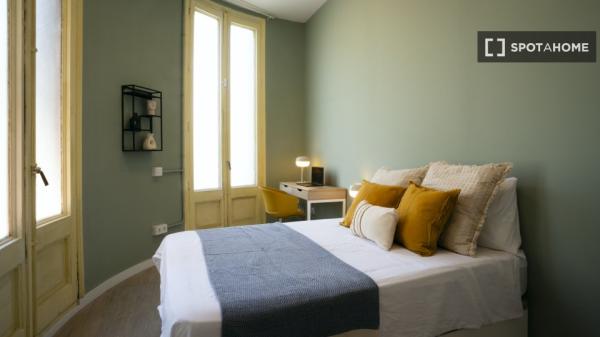 Habitación en piso compartido en barcelona.