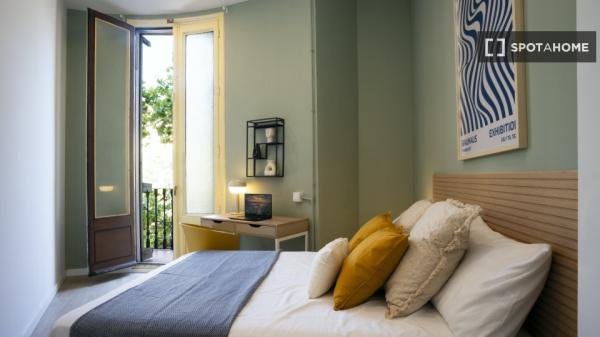 Habitación en piso compartido en barcelona.