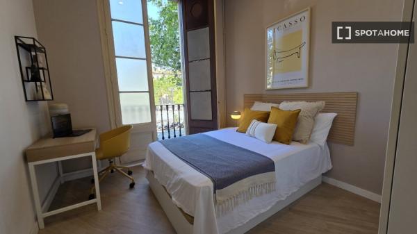 Habitación en piso compartido en barcelona.