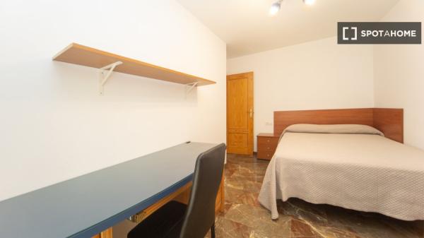 Zimmer in Wohngemeinschaft in Granada