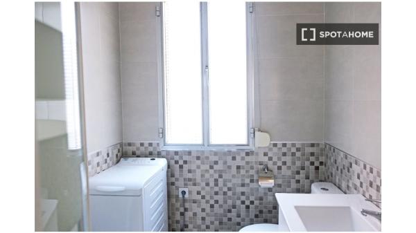 Habitación en piso compartido en madrid.