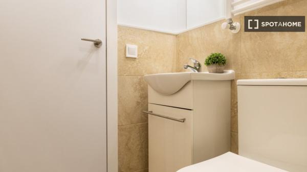 Piso de 2 dormitorios en alquiler en Almenara, Madrid.