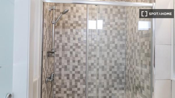 Piso de 2 dormitorios en alquiler en Almenara, Madrid.