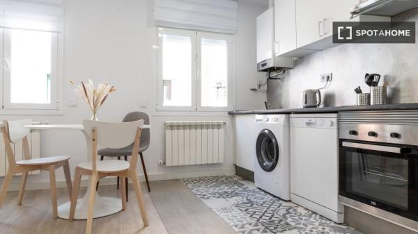 Piso de 2 dormitorios en alquiler en Almenara, Madrid.