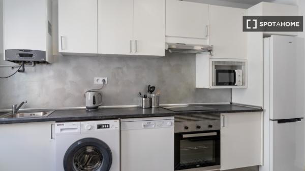 Piso de 2 dormitorios en alquiler en Almenara, Madrid.