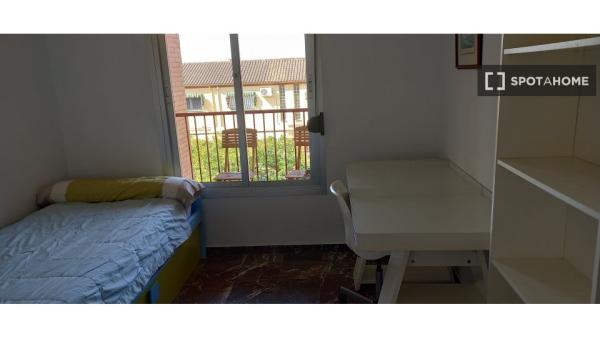 Chambre dans un appartement partagé à louer à Joaquina Eguaras.