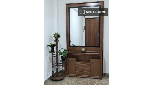 Habitación en piso compartido en valencia.