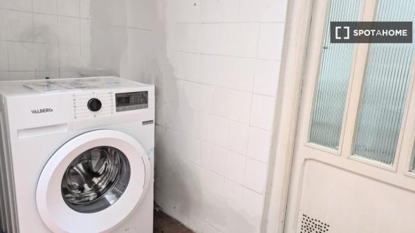 Habitación en piso compartido en valencia.