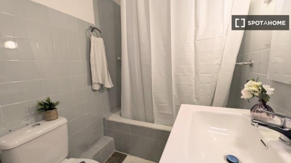 Habitación en piso compartido en valencia.