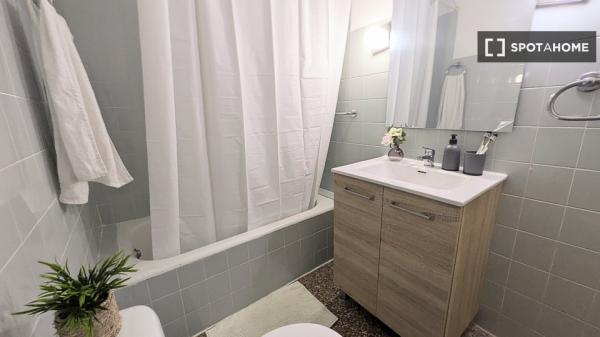 Habitación en piso compartido en valencia.