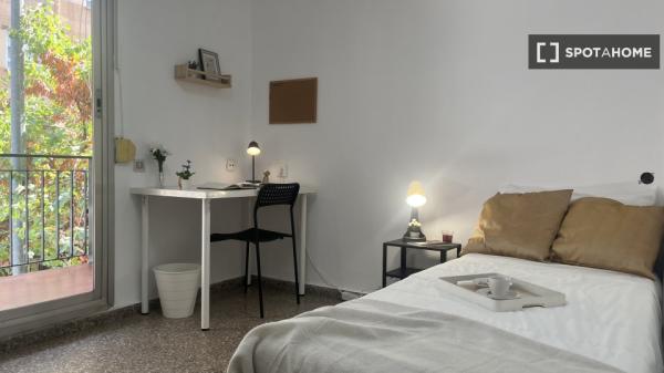 Habitación en piso compartido en valencia.
