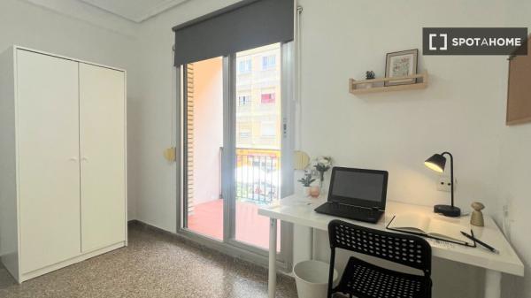 Habitación en piso compartido en valencia.
