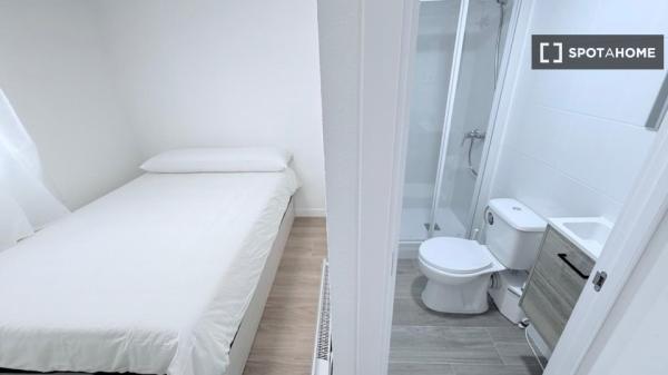 Zimmer in Wohngemeinschaft, Santa Eugenia, Madrid