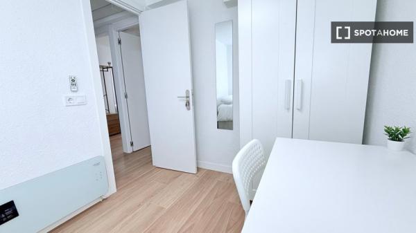 Zimmer in Wohngemeinschaft, Santa Eugenia, Madrid