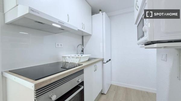 Zimmer in Wohngemeinschaft, Santa Eugenia, Madrid