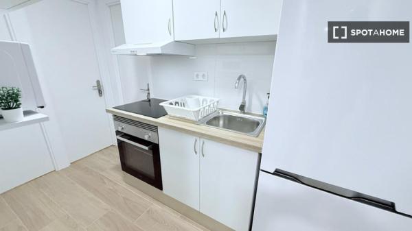 Zimmer in Wohngemeinschaft, Santa Eugenia, Madrid