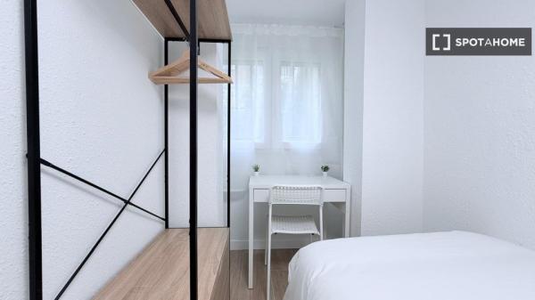 Zimmer in Wohngemeinschaft, Santa Eugenia, Madrid