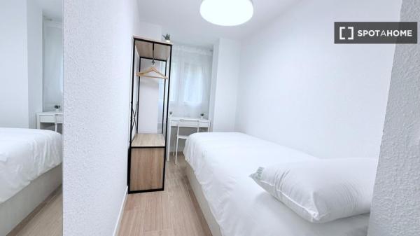 Zimmer in Wohngemeinschaft, Santa Eugenia, Madrid