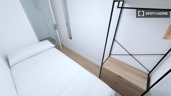 Zimmer in Wohngemeinschaft, Santa Eugenia, Madrid