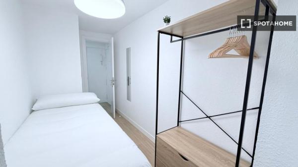 Zimmer in Wohngemeinschaft, Santa Eugenia, Madrid