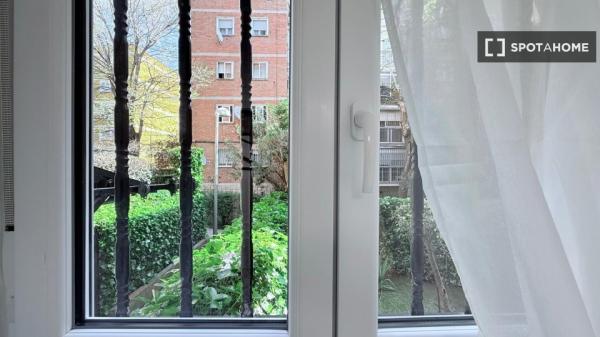 Zimmer in Wohngemeinschaft, Santa Eugenia, Madrid