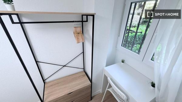 Zimmer in Wohngemeinschaft, Santa Eugenia, Madrid