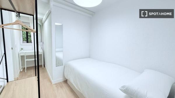Zimmer in Wohngemeinschaft, Santa Eugenia, Madrid