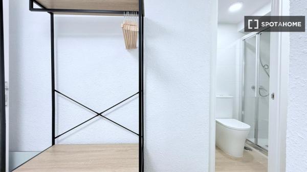 Zimmer in Wohngemeinschaft, Santa Eugenia, Madrid