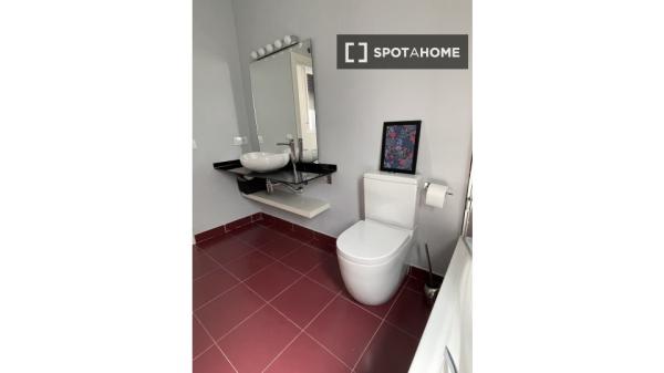 Apartamento de 2 dormitorios en alquiler en Salamanca