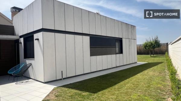 Apartamento de 2 dormitorios en alquiler en Salamanca