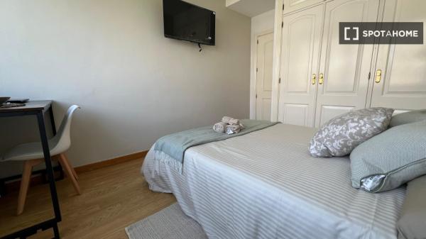 Zimmer in Wohngemeinschaft zu vermieten in Cuatro Caminos, Madrid