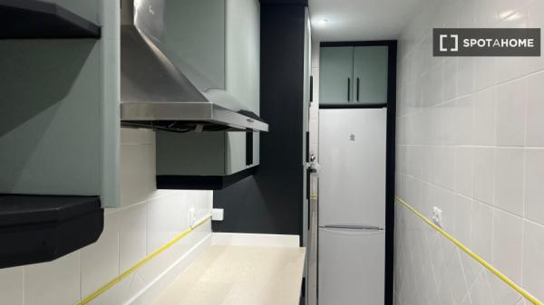 Zimmer in Wohngemeinschaft zu vermieten in Cuatro Caminos, Madrid