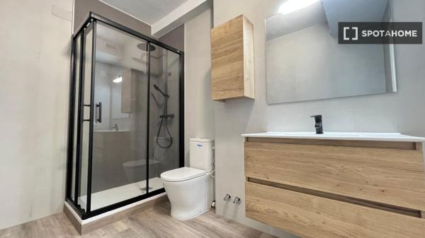 Zimmer in Wohngemeinschaft zu vermieten in Cuatro Caminos, Madrid