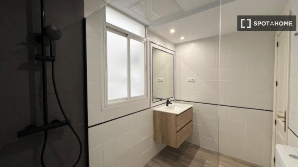 Zimmer in Wohngemeinschaft zu vermieten in Cuatro Caminos, Madrid